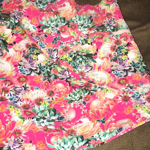 Lululemon Athletica Flower Shorts - Picture 6 of 6